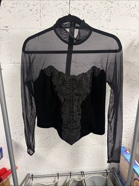 Black Mesh Long-Sleeve Appliqué Women's Top CACHE Size Medium Like New